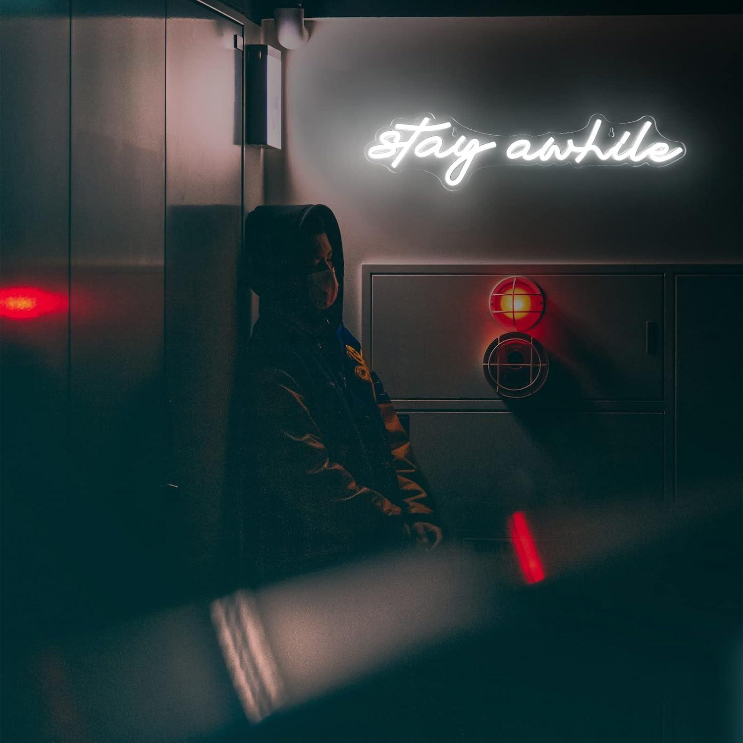 لافتات نيون 'Stay Awhile' مع إ - مراجعة Neon Sign Party وسعره